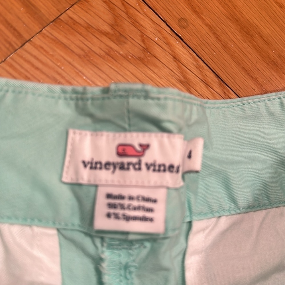 Vineyard Vines starfish shorts - Picture 2 of 4